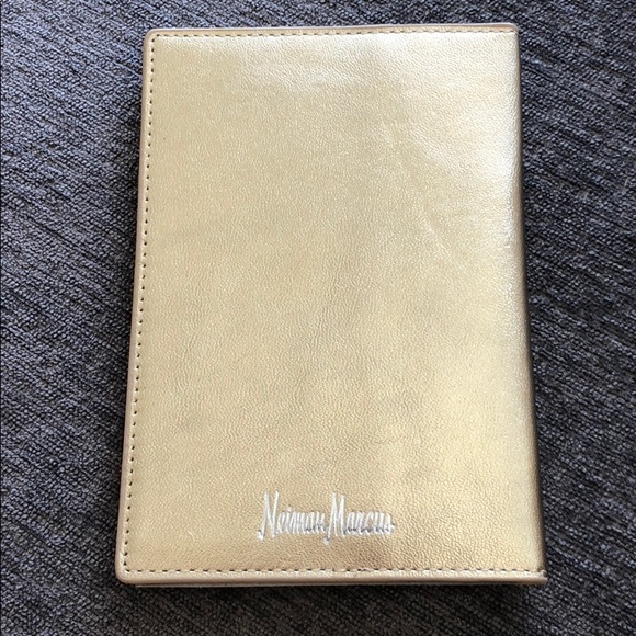 NWT Neiman-Marcus Passport Cover Gold Leather - Picture 2 of 5